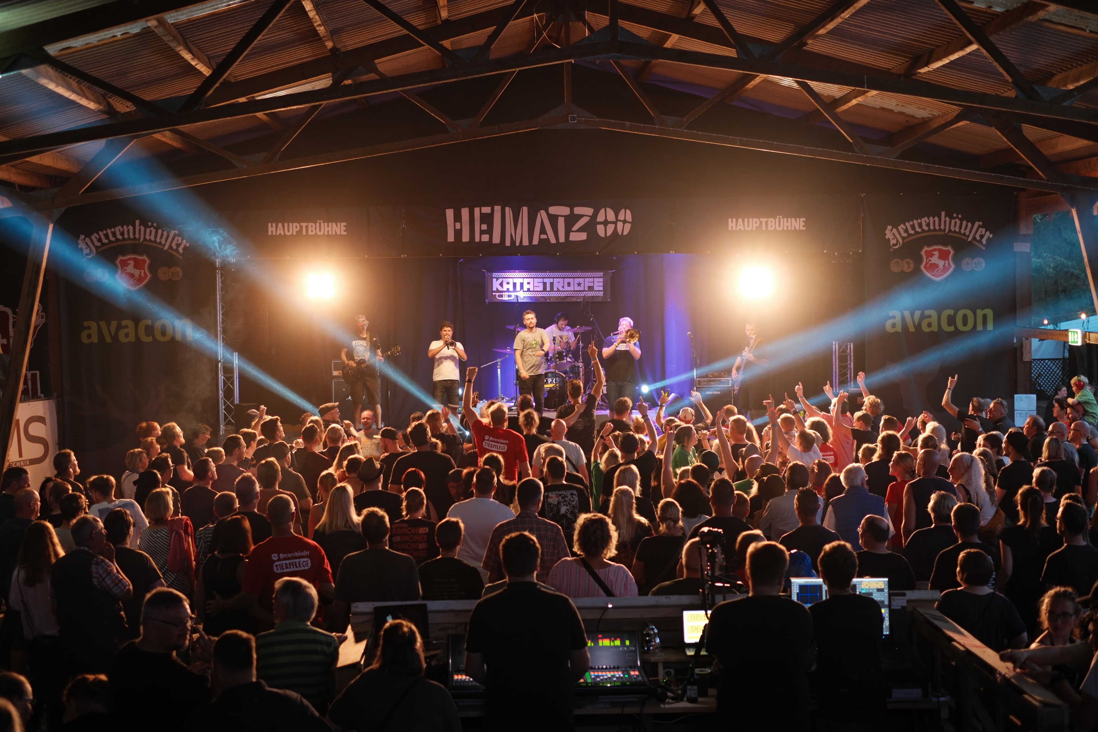 Willkommen in unserem neuen digitalen Zuhause! 🎪🎸